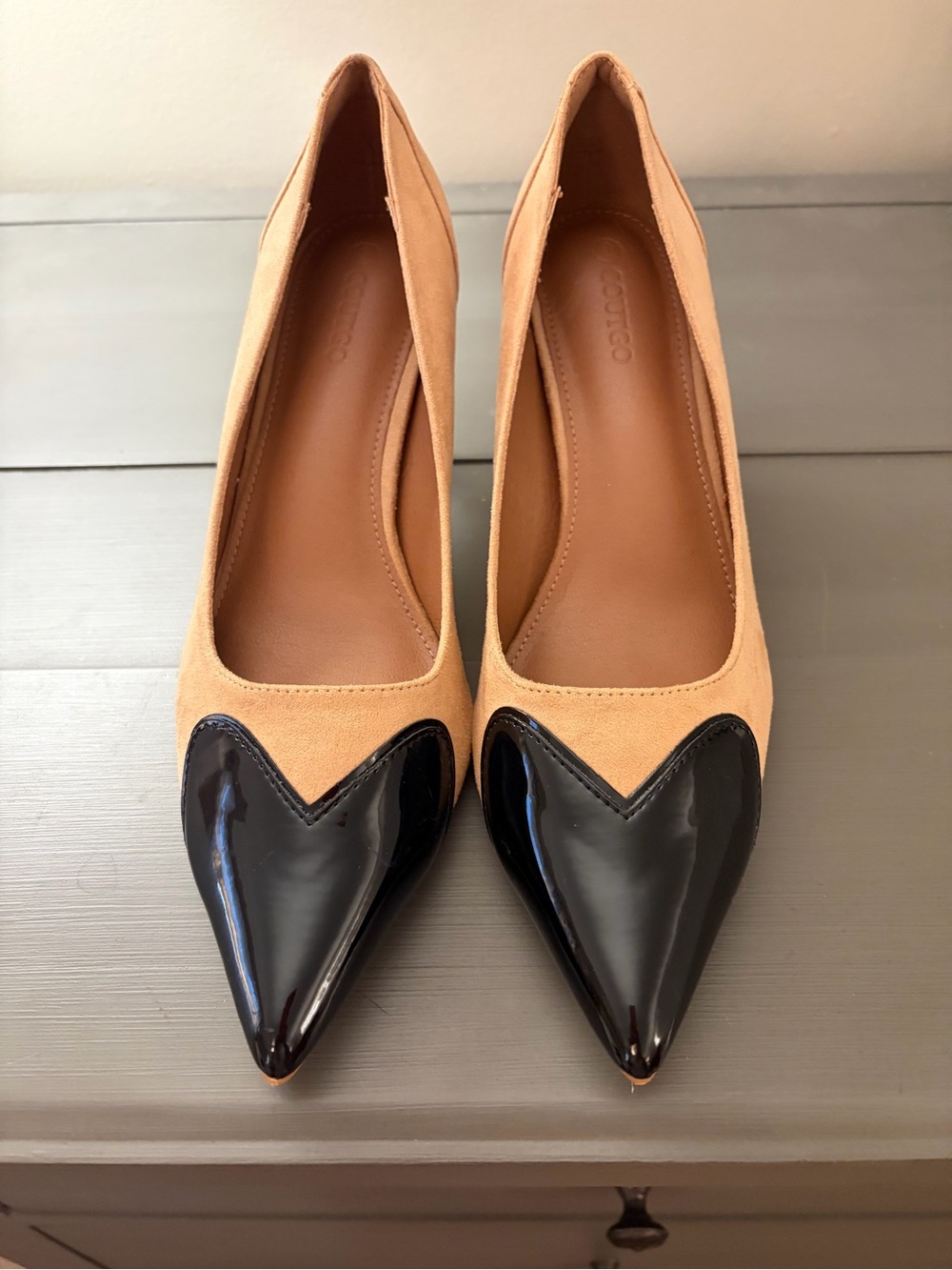 Coutgo heart shoes, tan and black, size 9